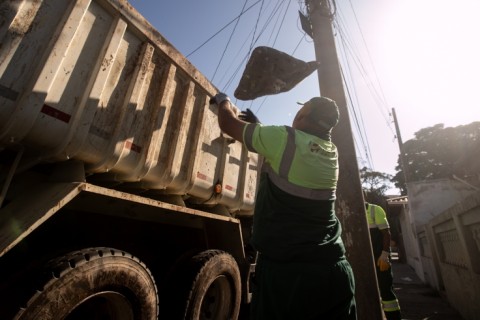 Operação Cata-Tranqueira atende quatro regiões do distrito de Jundiapeba neste sábado