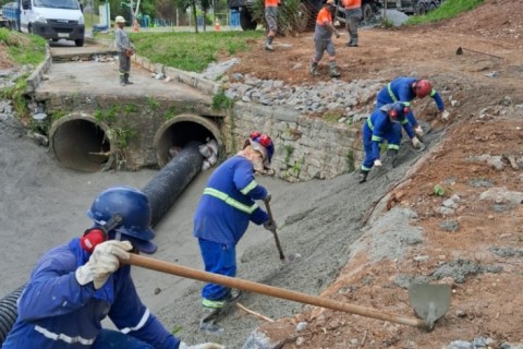 Concretagem finaliza serviços de manutenção e contenção do Córrego do Bovolenta