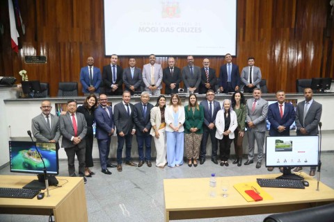 Prefeita de Mogi participa da abertura do ano legislativo na Câmara