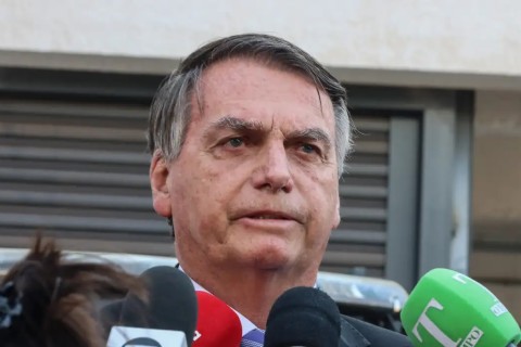 Indiciado, Bolsonaro diz que Moraes “faz tudo o que não diz a lei”