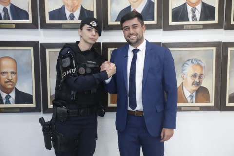 Primeira mulher guarda municipal da Romu é homenageada no Legislativo