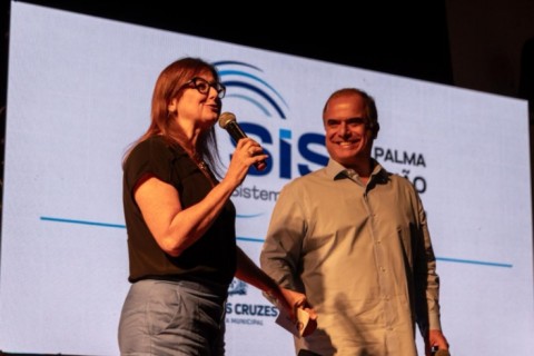 Prefeita Mara Bertaiolli e vice-prefeito Téo Cusatis lançam o SIS na Palma da Mão