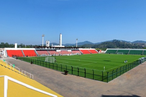 Outubro Rosa: Nogueirão sedia amistoso de futebol feminino entre União/Mogi e SPFC no sábado (25)