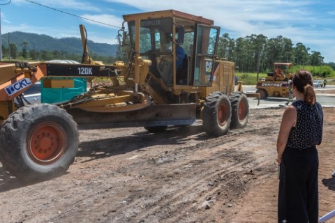 Prefeitura de Mogi retoma obras e cobra agilidade na conclusão da rotatória em Cezar de Souza