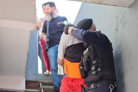 GCM e Dise apreendem R$ 8,3 mil em Operação ‘Narcos’ e prendem suspeito de gerenciar tráfico em Itaquá