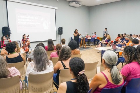 Prefeitura participa de mutirão de vagas e serviços na Etec Presidente Vargas